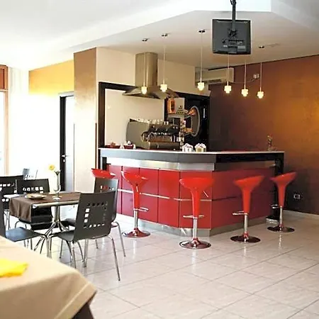 Tea Palace Hotel 3*